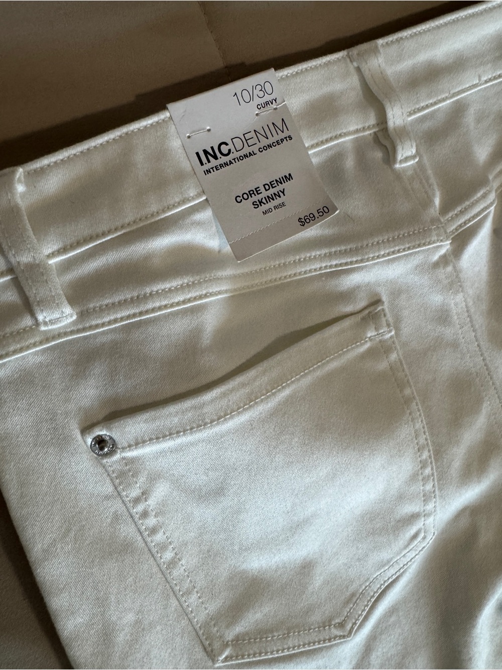 NWT INC Denim White Mid Rise Skinny Jeans Curvy 10/30 Distressed Knee - Picture 4 of 12